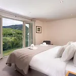 Lowfield House Дом отдыха *